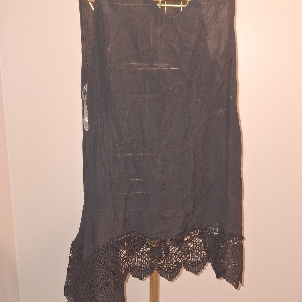 Asymmetric Black Lace Hem Tank